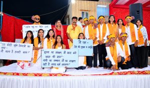 फुटतालाब में श्रद्धालुओं की बढ़ती भीड़ को देखते हुए बढ़ाया गया गरबा पंडाल, सड़कों पर लगी वाहनों की लंबी कतारें