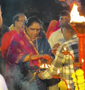 संत रविदास कॉलोनी में गरबा महोत्सव में शामिल हुईं मंत्री निर्मला भूरिया, महाआरती कर लिया आशीर्वाद