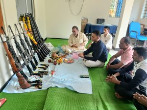 कट्ठीवाड़ा पुलिस थाने में विधि-विधान से हुई शस्त्र पूजा
