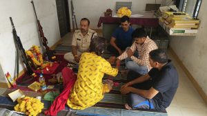 विजयादशमी पर करवड़ पुलिस चौकी में विधि-विधान से हुआ शस्त्र पूजन