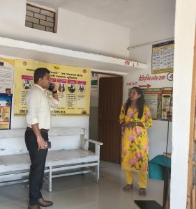 एसडीएम महेश मंडलोई ने किया खरडू बड़ी उपस्वास्थ्य केंद्र का एवं खाद वितरण व्यवस्था का निरीक्षण किया 